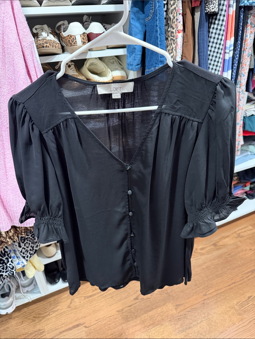 LOFT Black V-Neck Button-Front Puff Sleeve Blouse